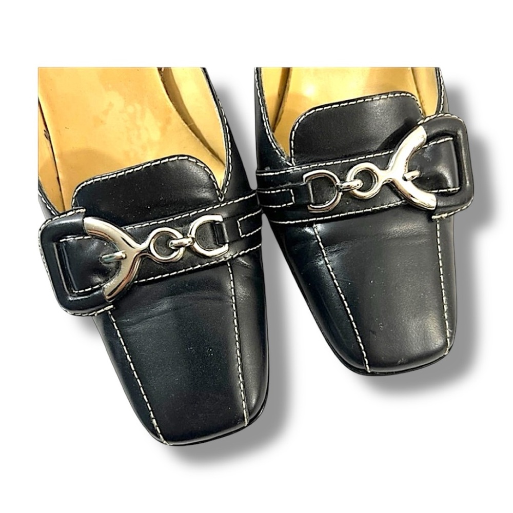 ANNE KLEIN Black Leather Top Stitched Silver Horse bit buckle Heels 6